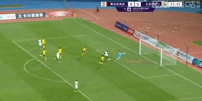 在本轮英超，阿森纳2-0击败布莱顿，以下为双方全场数据对比：阿森纳vs布莱顿射门：26-6射正：9-1预期进球：2.26-0.69控球率50%-50%传球成功率：90%-89%犯规：11-9黄牌：1-3角球：10-1